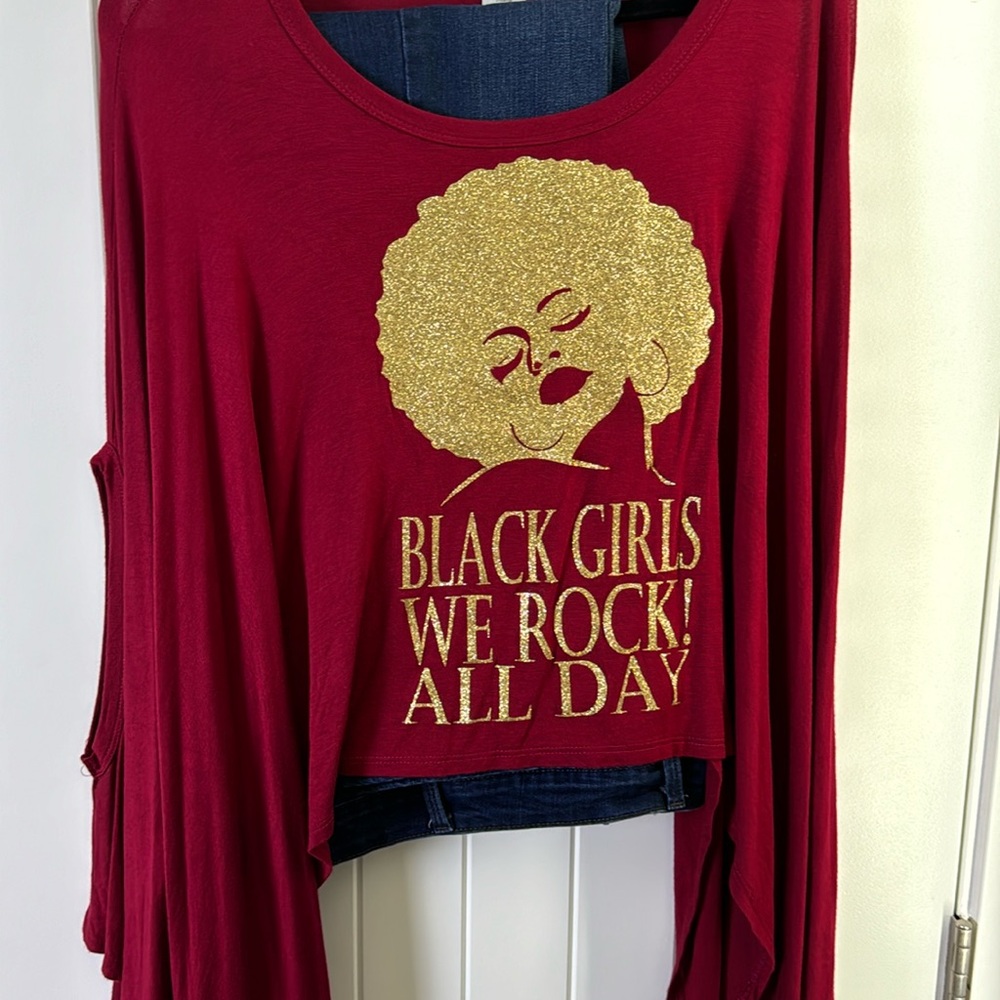 Tagged a small but can fit up to a large (shawl type fit)